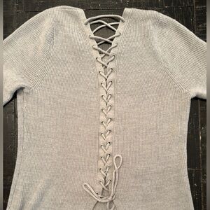 Like NEW NY & Co. grey tie back sweater Large